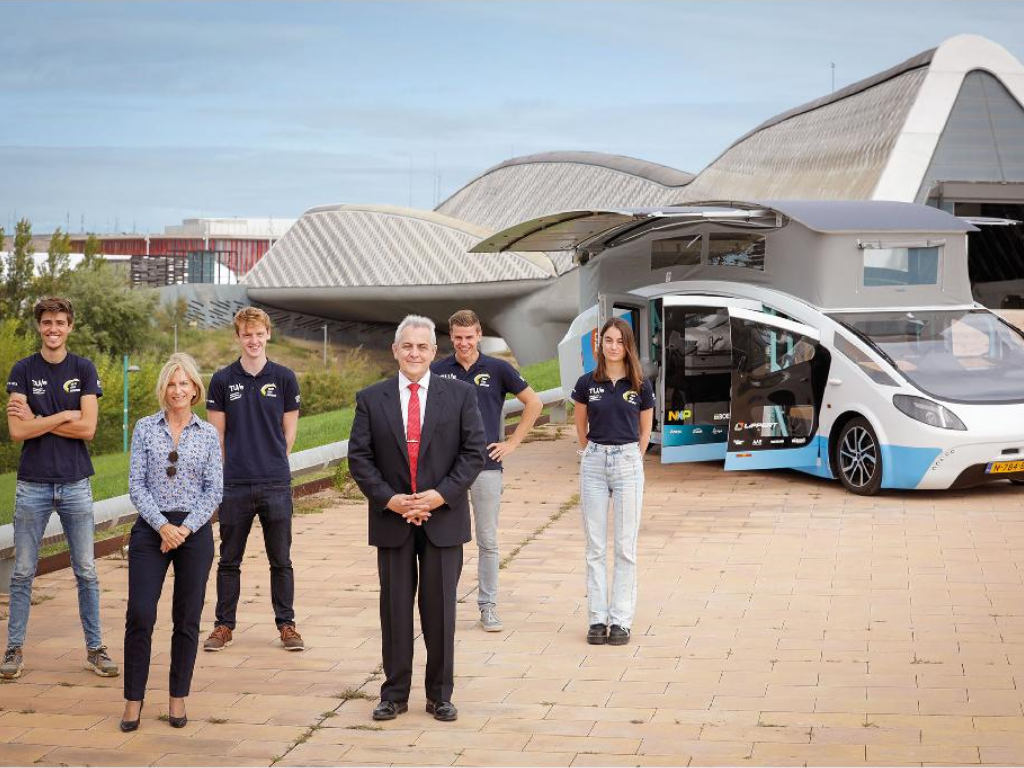 “Stella Vita”, el vehículo solar del futuro, visita la sede de la iniciativa Mobility City 