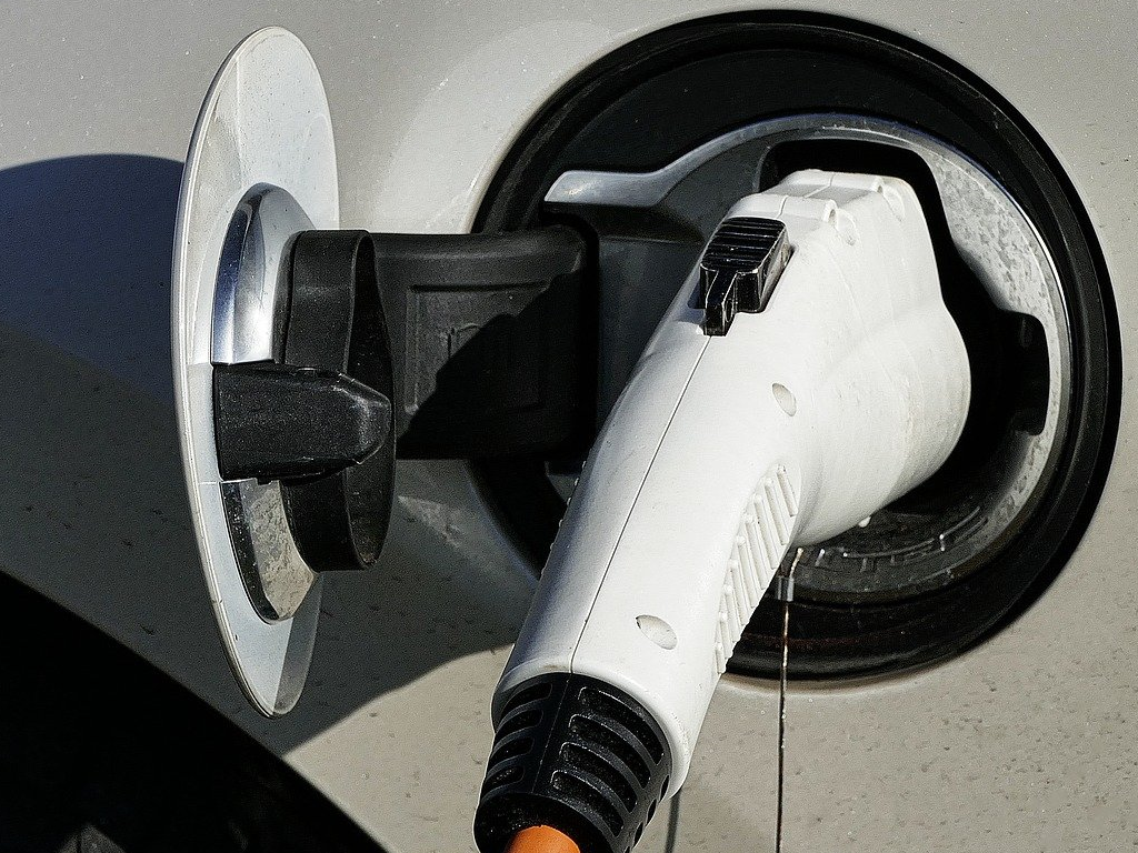 Imagen de Las matriculaciones de vehículos electrificados, híbridos y de gas crecieron un 44,7% en septiembre