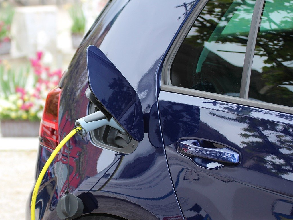Imagen de Las matriculaciones de vehículos electrificados, híbridos y de gas crecieron un 31,5% en agosto