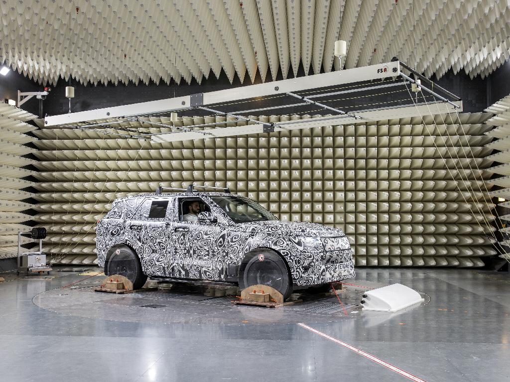 Jaguar Land Rover se prepara para un futuro conectado y altamente electrificado