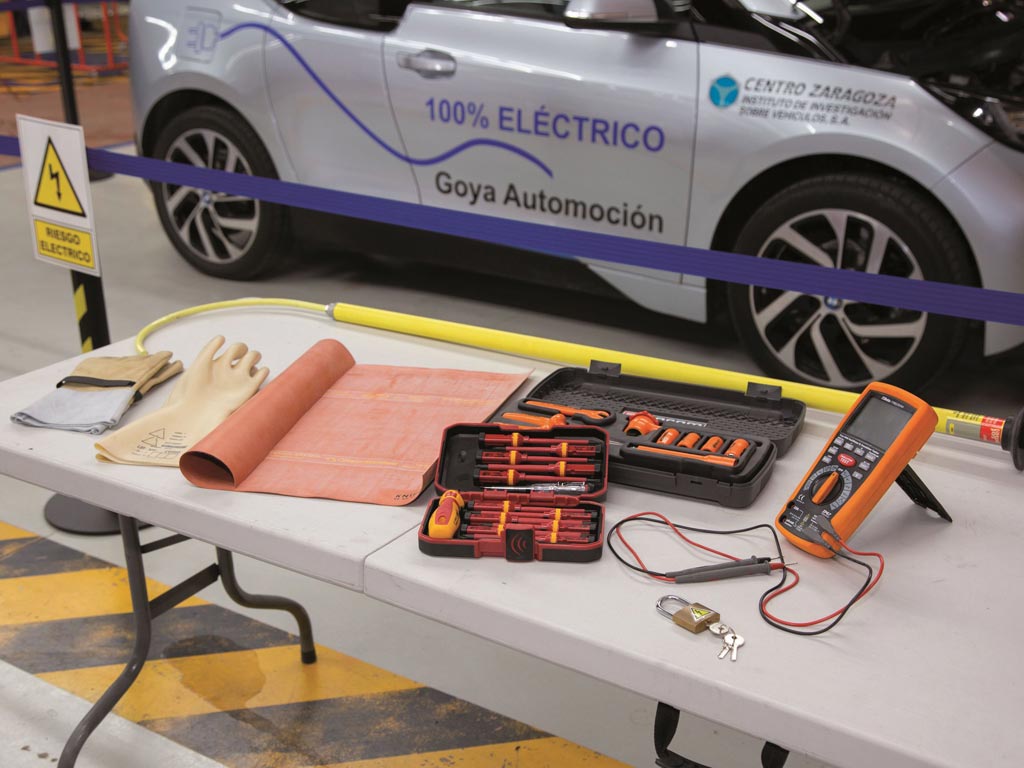 Imagen de Centro Zaragoza impartirá un curso sobre vehículos eléctricos e híbridos 