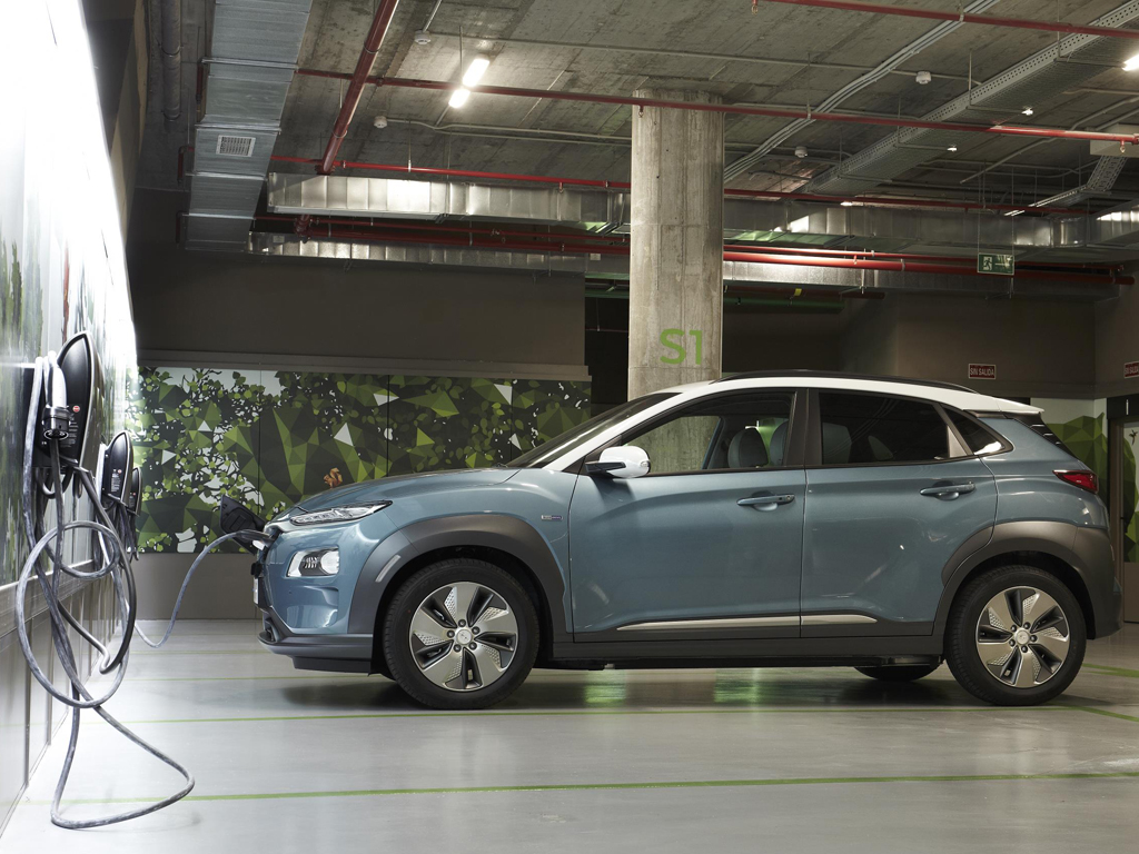 Imagen de Hyundai instalará el punto de recarga de forma gratuita para sus clientes de coches eléctricos  
