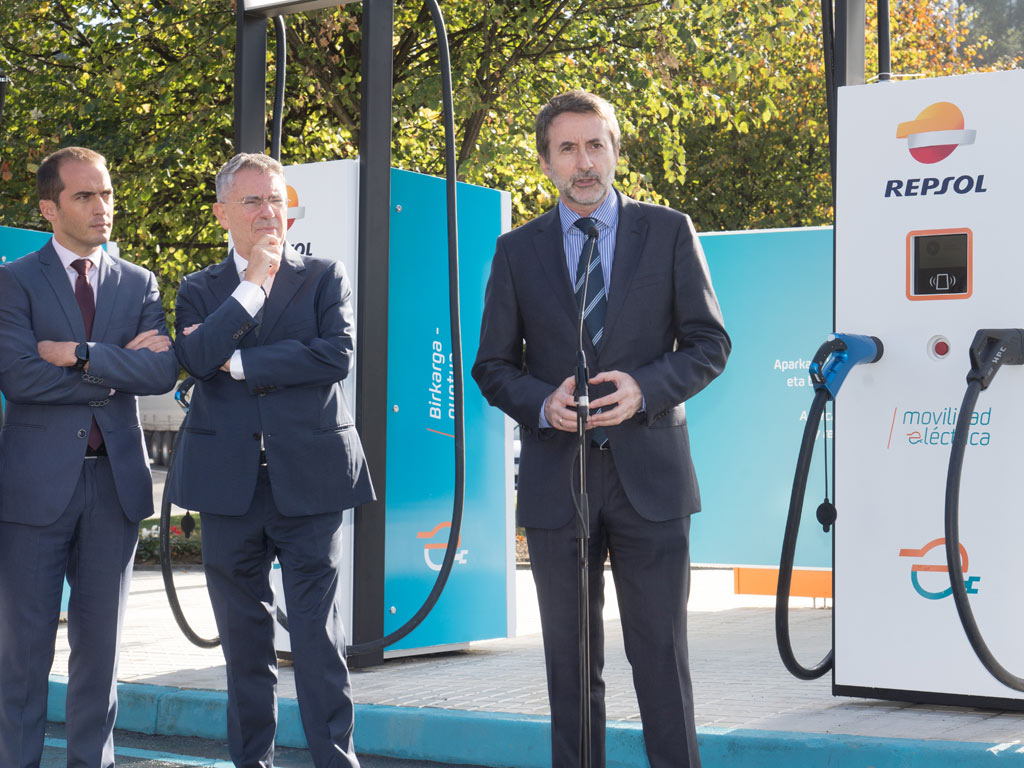 Imagen de Repsol inaugura la estación de recarga de vehículos eléctricos de mayor potencia de Europa 