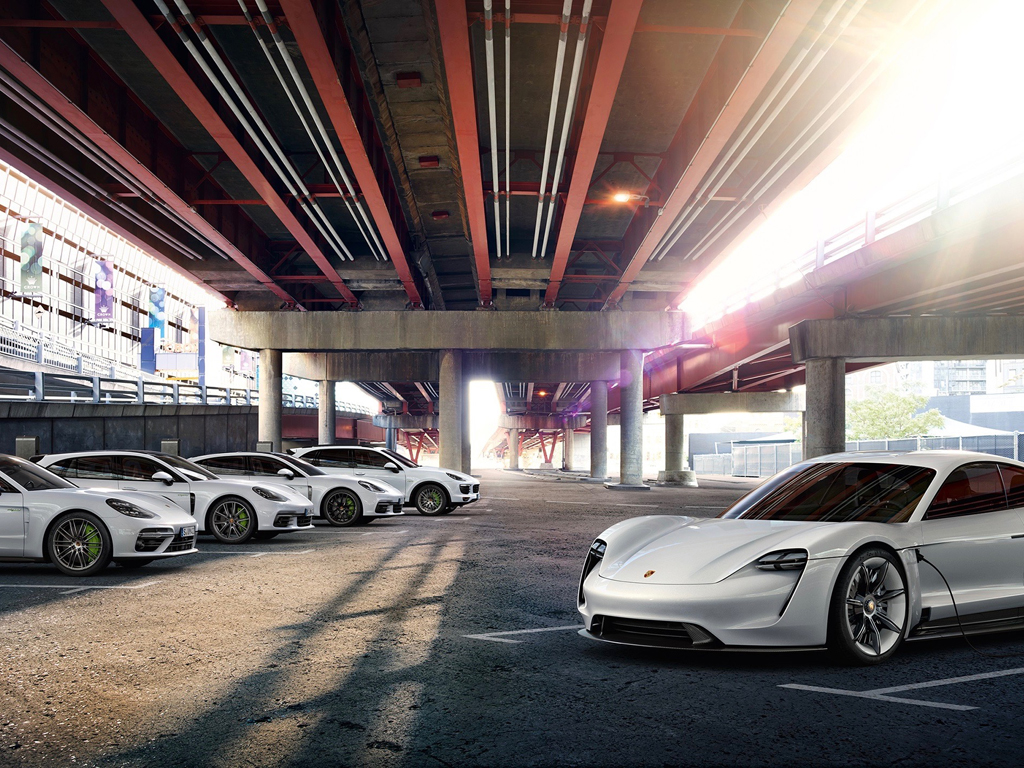 Imagen de Porsche desarrolla diversas formas de recarga para su modelo eléctrico Taycan