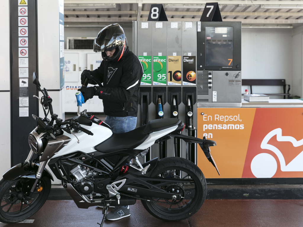 Imagen de Repsol lanza Moto Stop, un espacio para usuarios de motos en sus estaciones de servicio