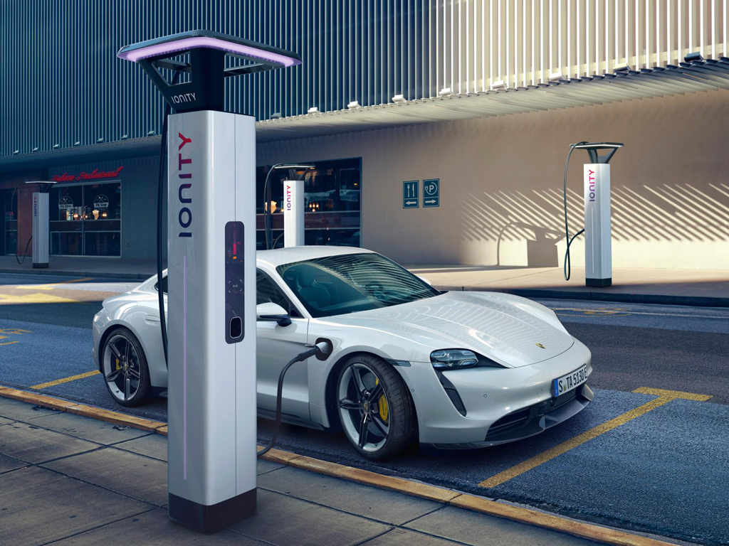 Imagen de Porsche desvela todos los datos y precios de su coche eléctrico Taycan
