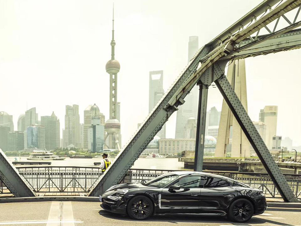 Imagen de Porsche prueba en China su modelo totalmente eléctrico, el Taycan