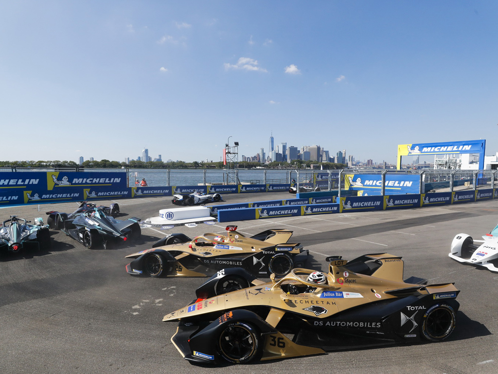 Imagen de Jean-Eric Vergne y el equipo DS se coronan campeones del mundo de la Fórmula E en New York