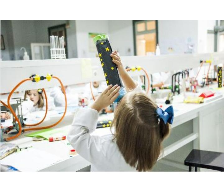 Esciencia: actividades científicas y proyectos creativos
