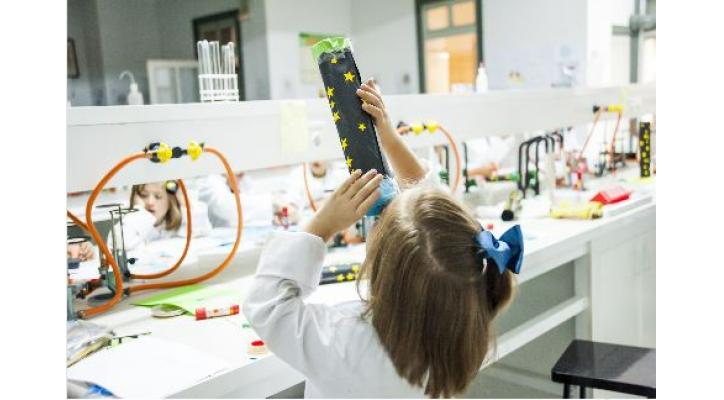 Esciencia: actividades científicas y proyectos creativos
