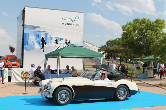 La AACD celebró su 40º aniversario ante el Pabellón Puente, futura sede de Mobility City