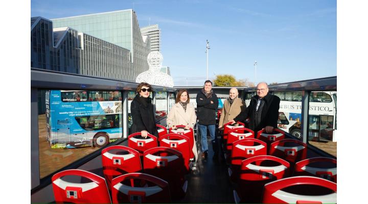LOS NUEVOS AUTOBUSES TURÍSTICOS VINILADOS CON PUBLICIDAD DE MOBILITY CITY COMIENZAN A PRESTAR SERVICIO ESTE PUENTE DE LA CONSTITUCIÓN