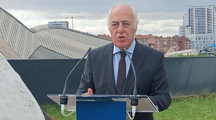 José Luis Rodrigo Escrig anunciando el evento que se llevará a cabo este próximo 9 de octubre