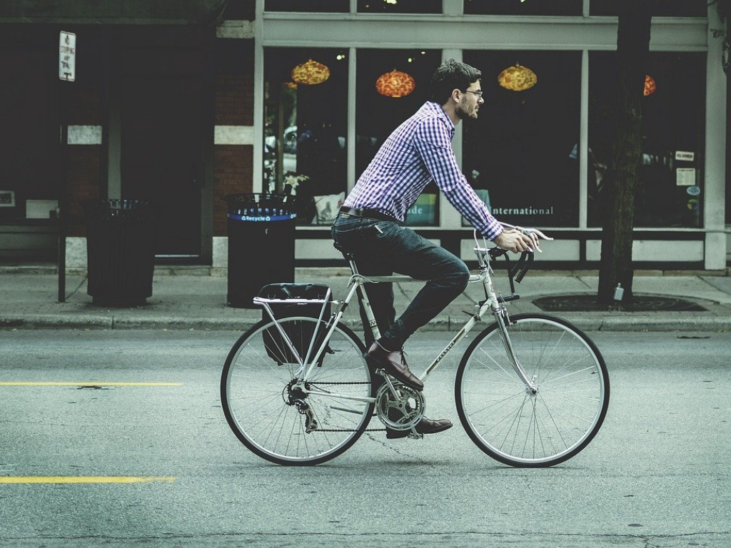 Soro destaca que la Estrategia Aragonesa de la Bicicleta es una oportunidad para mejorar la movilidad, la salud pública y generar desarrollo económico