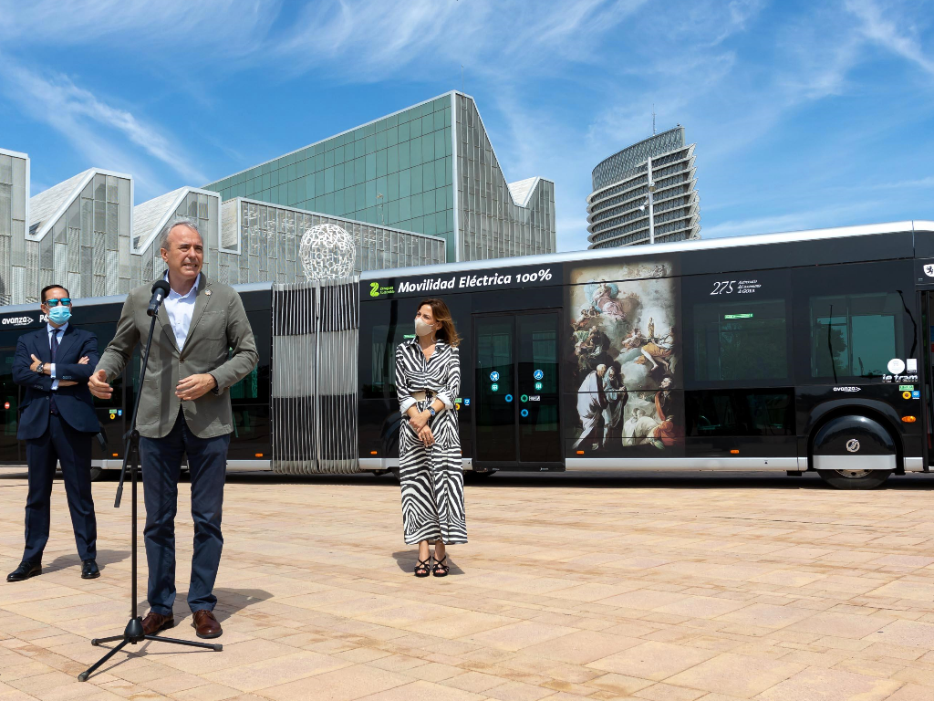 Zaragoza presenta el Ie Tram, el modelo de bus eléctrico que recorrerá sus calles a partir de finales del año próximo