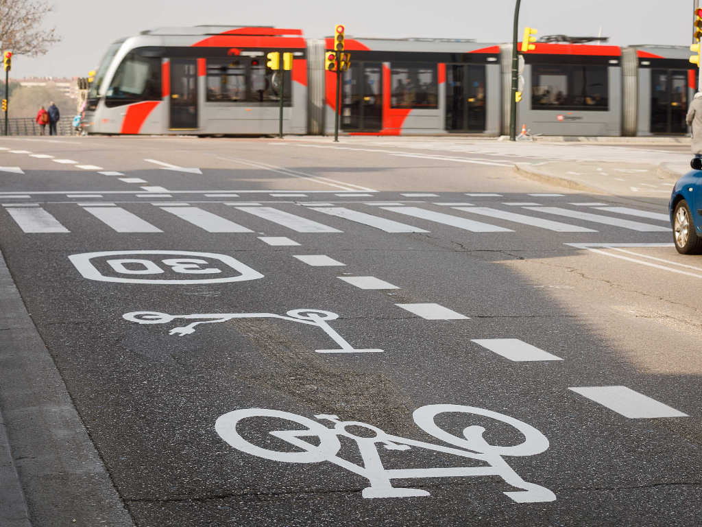 El Gobierno de Zaragoza aprueba los pliegos para la explotación de hasta 1.200 patinetes eléctricos compartidos