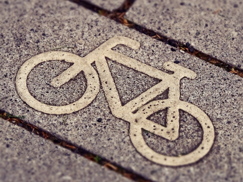 El Ayuntamiento adjudica autorizaciones para la explotación de 2.090 bicicletas y 900 motos eléctricas compartidas