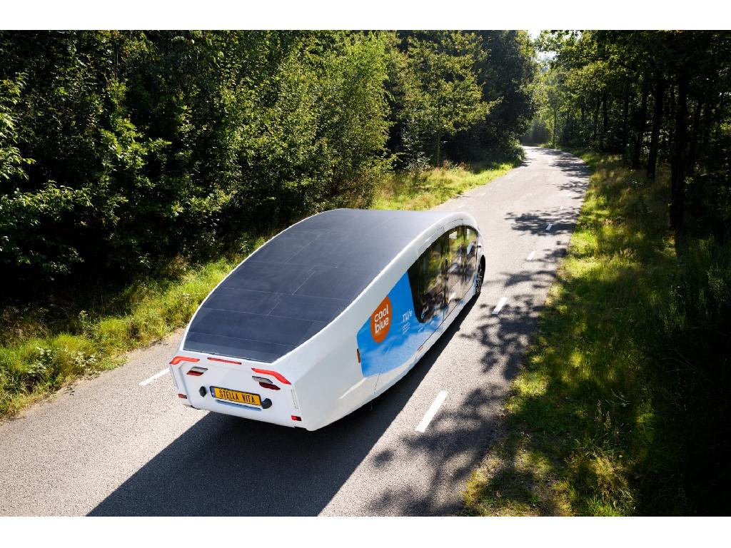Presentación del coche solar “Stella Vita” en Ibercaja Patio de la Infanta 