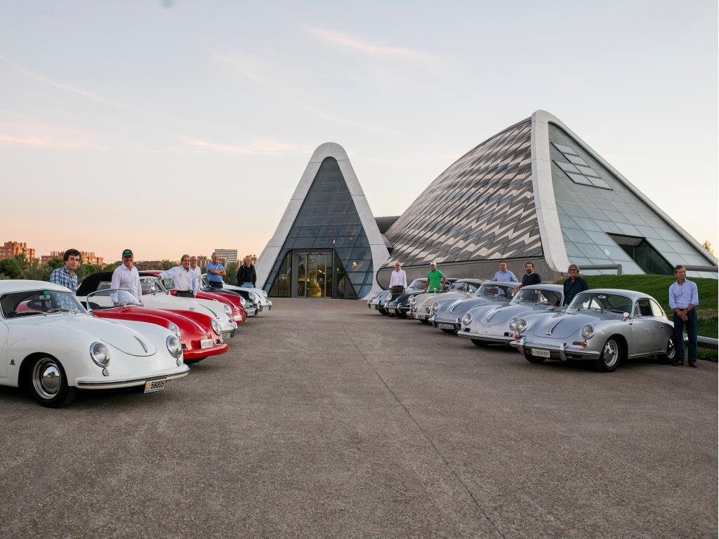 El Encuentro Ibérico Porsche 356 comenzó con la visita al Pabellón Puente