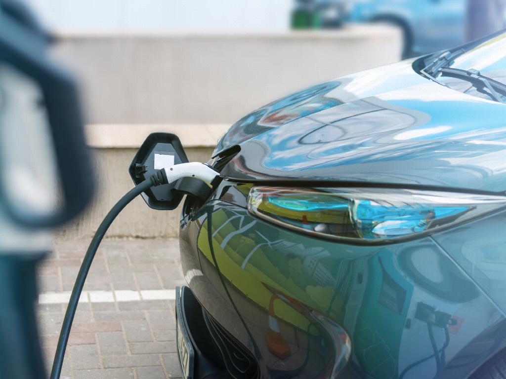 Las ventas de vehículos electrificados aumentan un 15% en noviembre
