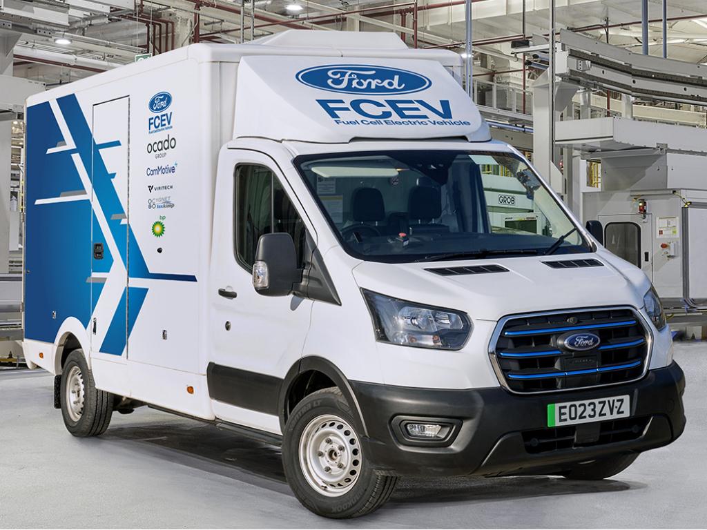 Ford ensaya con una E-Transit de pila de hidrógeno el aumento de autonomía