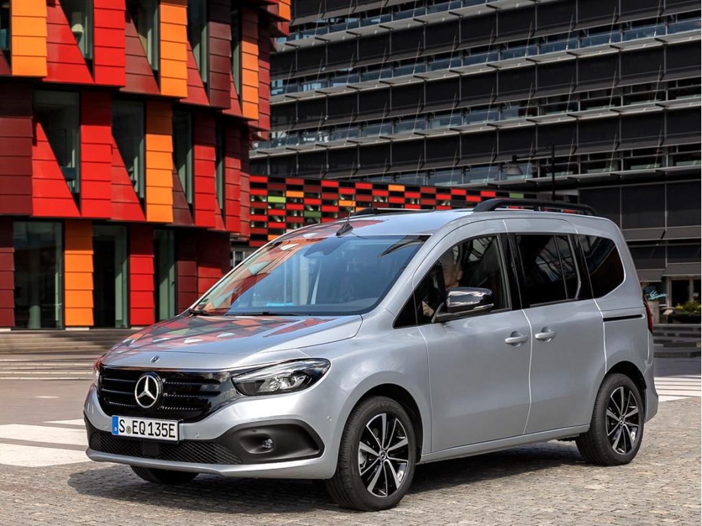 Mercedes inicia las ventas del monovolumen compacto eléctrico EQT