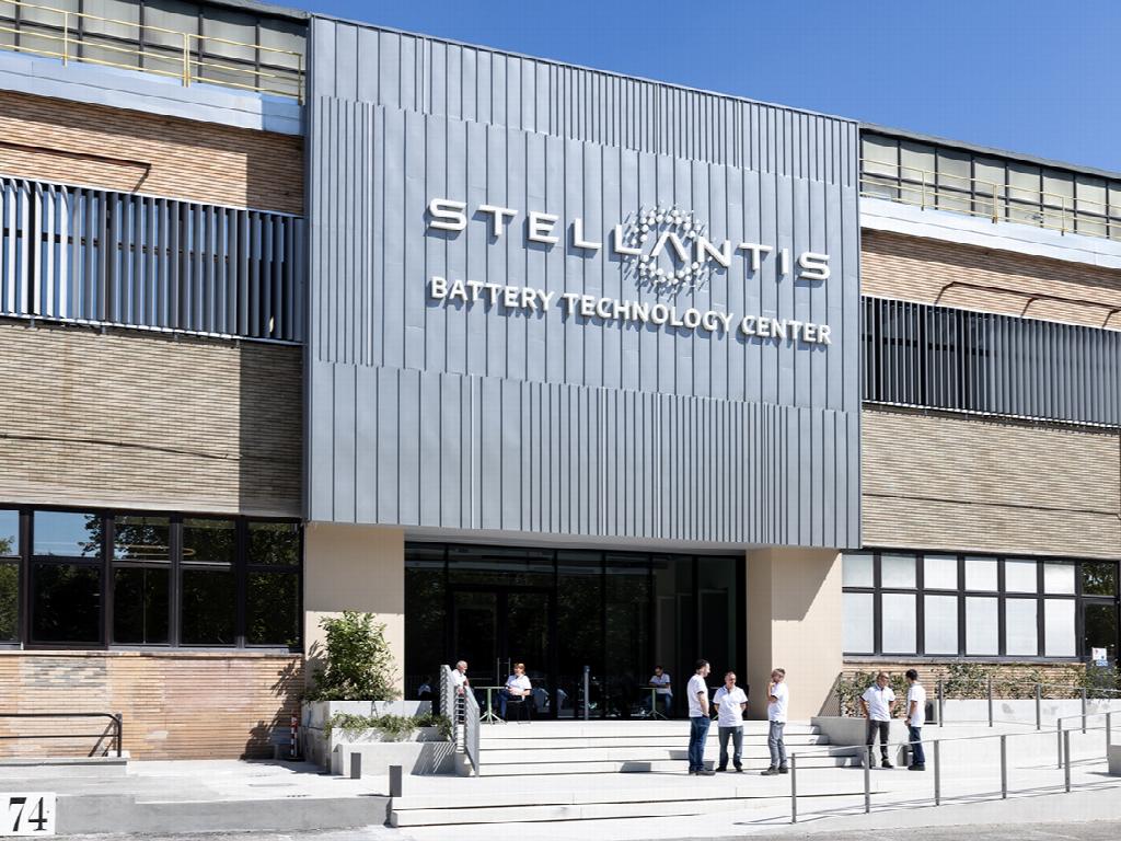 Inaugurado en Mirafiori el primer centro tecnológico de baterías de Stellantis 