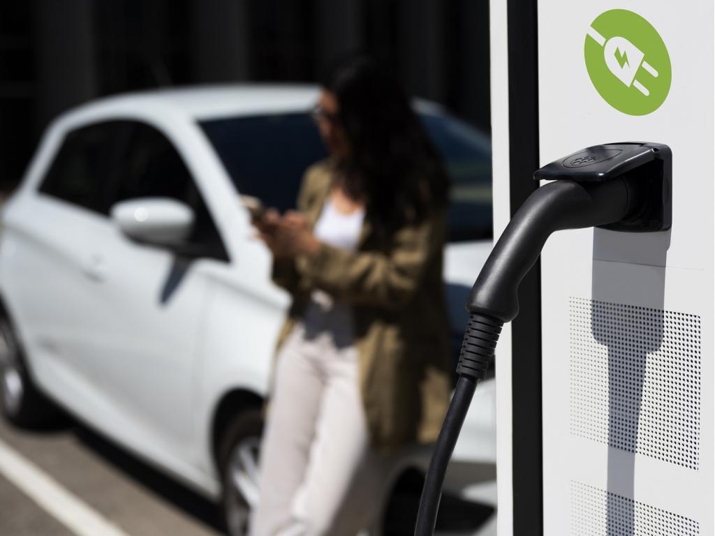 España avanza en electromovilidad, pero lejos del ritmo europeo, según ANFAC