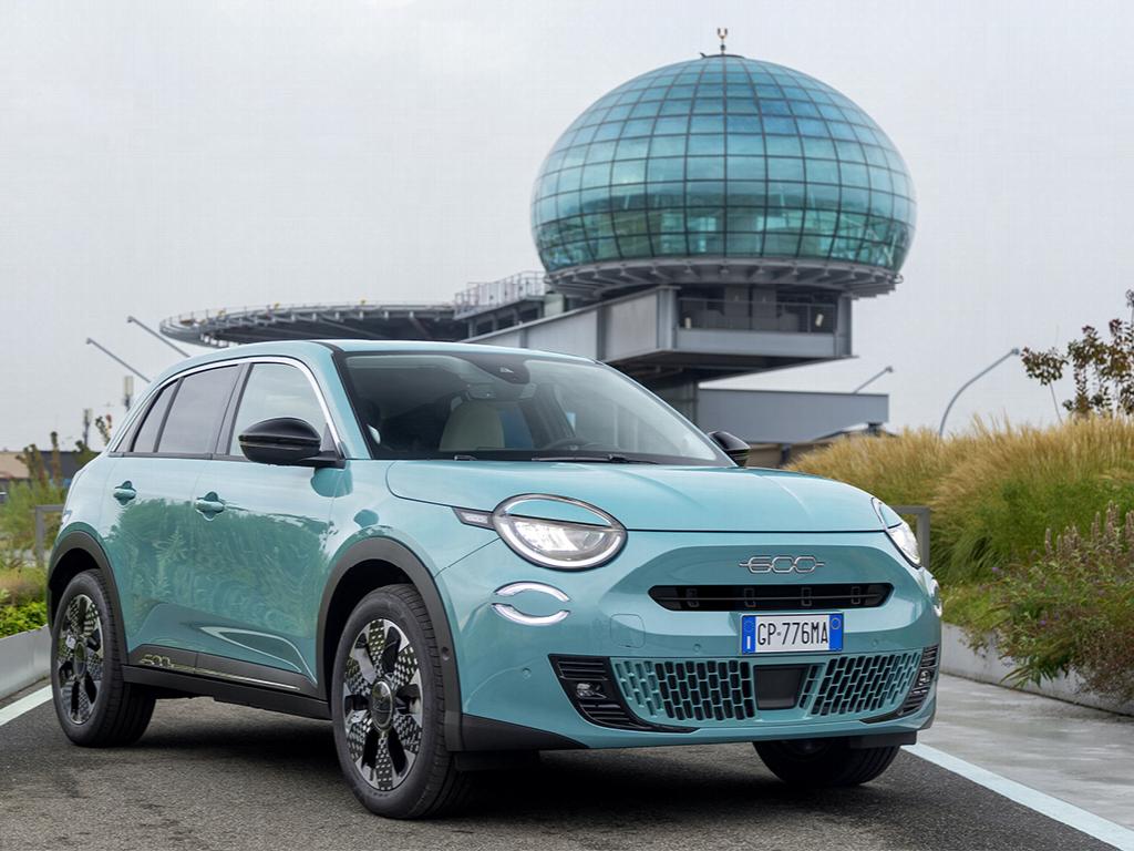 Nuevo Fiat 600 Hybrid para 2024, que acompaña en la gama al 600e totalmente eléctrico