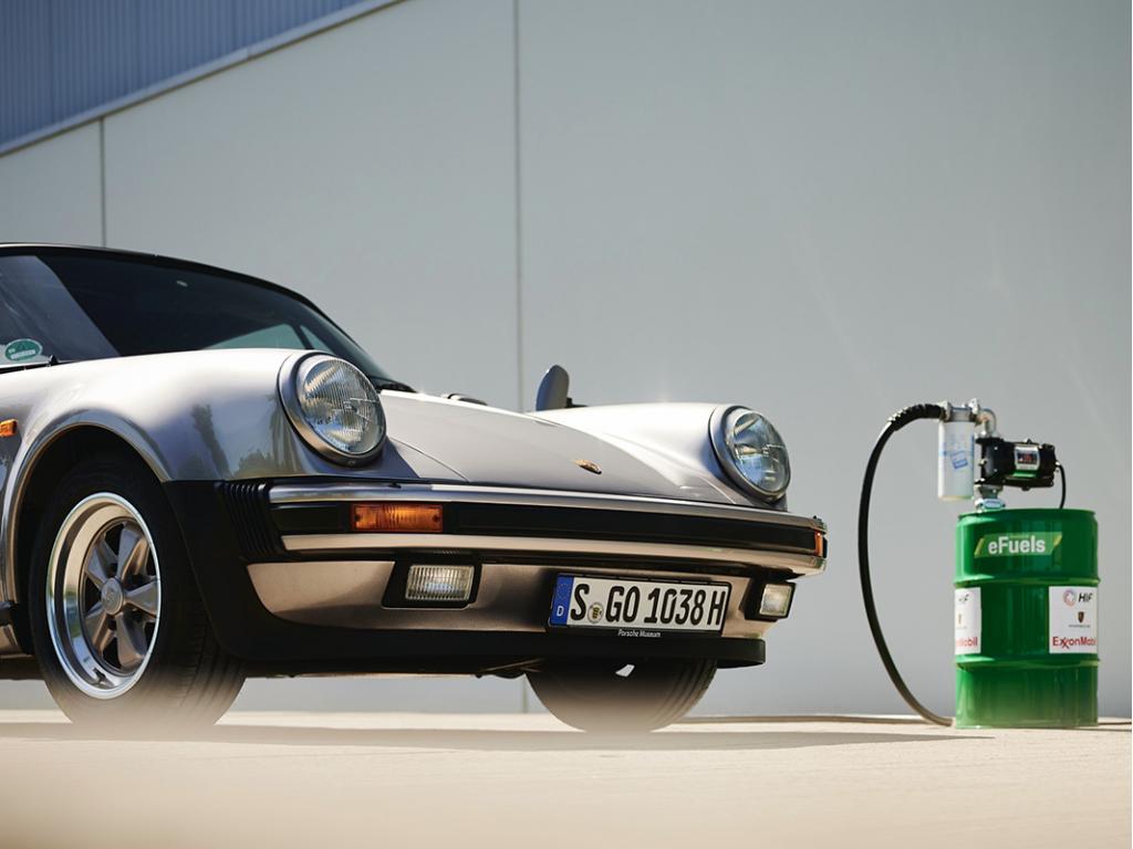 Porsche propone el e-fuel en sus clásicos para conducirlos sin añadir CO2 a la atmósfera