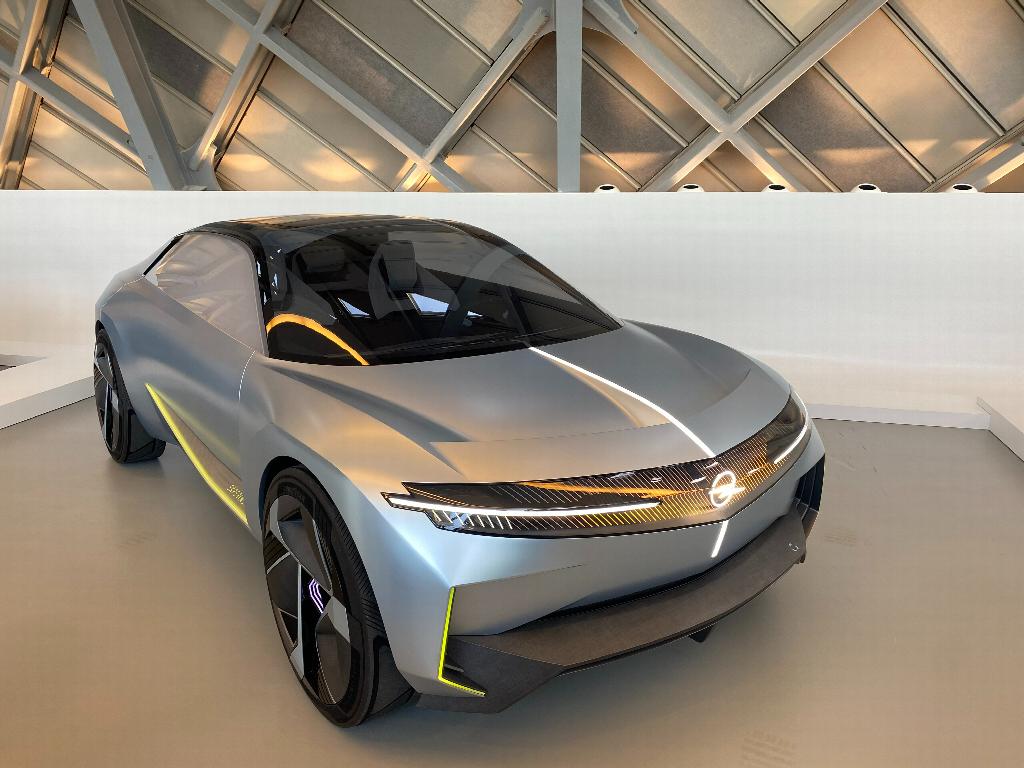 Opel Experimental hace su debut en Mobility City 