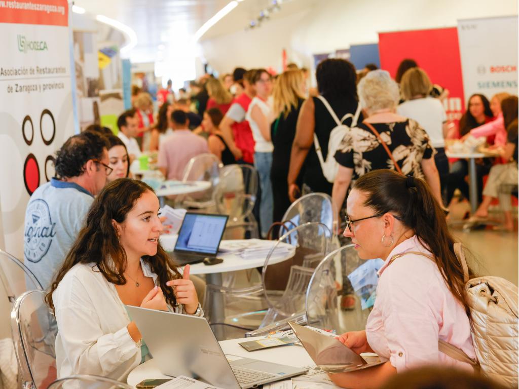 Fundación Ibercaja y Cruz Roja celebran en Mobility City la segunda Feria de Empleo con más de 1.000 inscritos y el doble de empresas