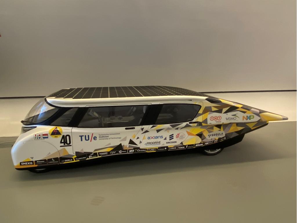El coche solar del futuro ya puede verse en Mobility City