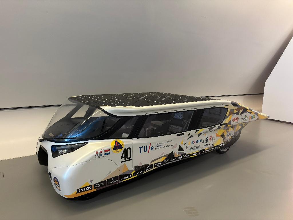 El coche solar Stella Lux, nuevo "inquilino" de Mobility City
