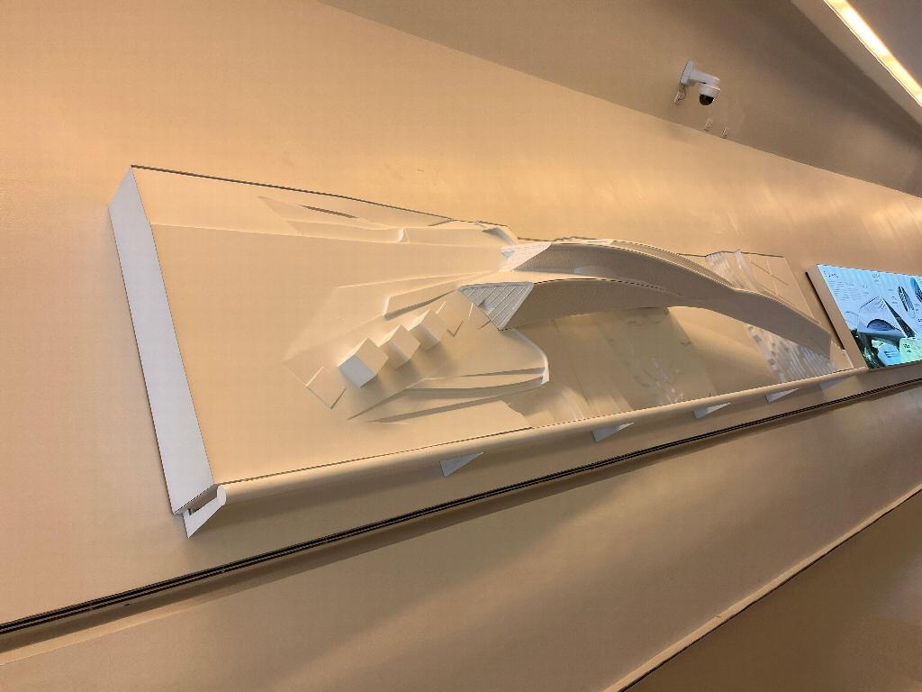 Mobility City incorpora una espectacular maqueta de su sede, el Puente de Zaha Hadid