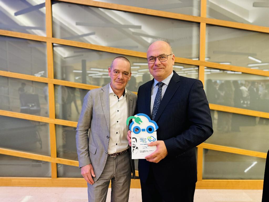 Mobility City, reconocida con el Premio AEDIVE – Santiago Losada a la Institución por su impulso a la movilidad sostenible Mobility City, reconocida con el Premio AEDIVE – Santiago Losada a la Institución por su impulso a la movilidad sostenible