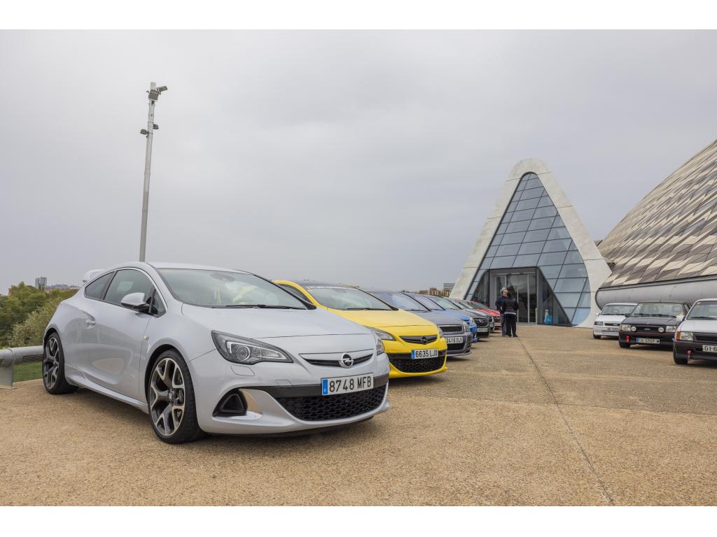 La comunidad Opel’s Zone reúne más de 120 vehículos Opel en Mobility City 