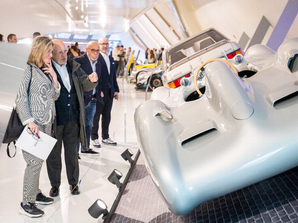 La exposici&oacute;n Flechas de Plata arrasa en medios