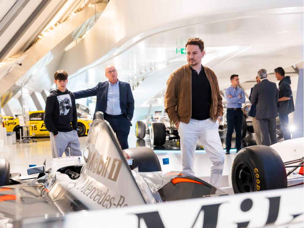 Jorge Lorenzo y V&iacute;ctor Cubeles visitan Mobility City