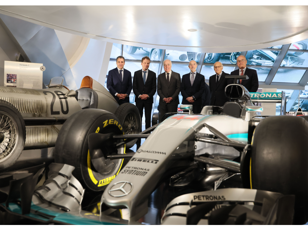 Mercedes - Benz lleva a Mobility City en Zaragoza su legado en la competici&oacute;n con una exposici&oacute;n in&eacute;dita en Espa&ntilde;a