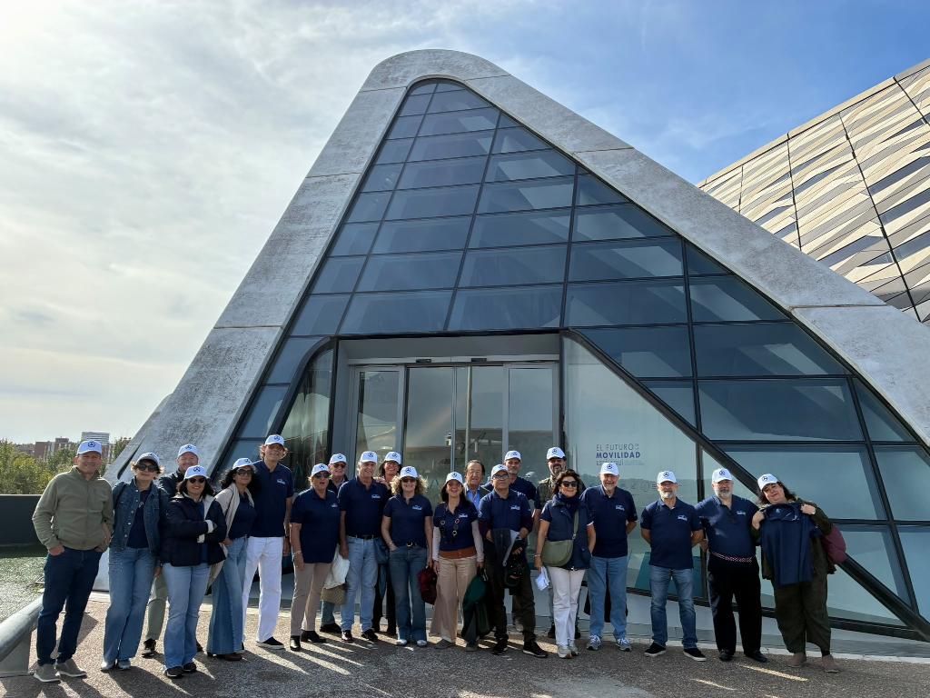 El Club Mercedes Espa&ntilde;a visita Mobility City y recorre su historia, su innovaci&oacute;n y su compromiso con la seguridad vial