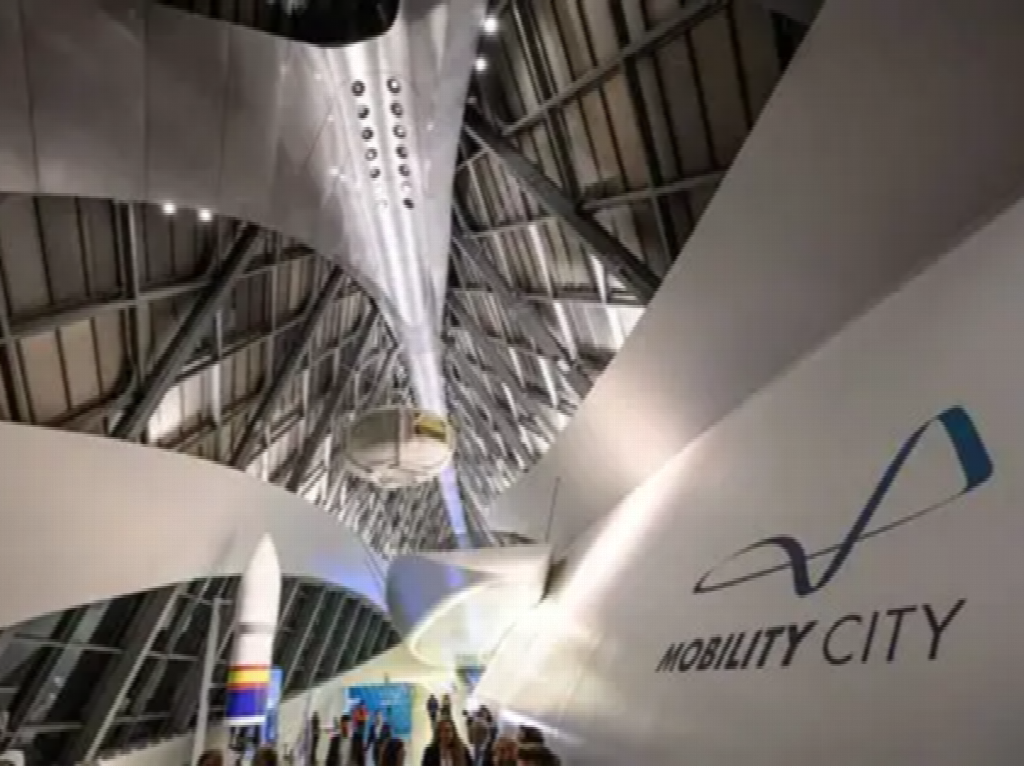 Estudiantes internacionales de la Universidad San Jorge conocen Mobility City en el marco del proyecto INWECITY