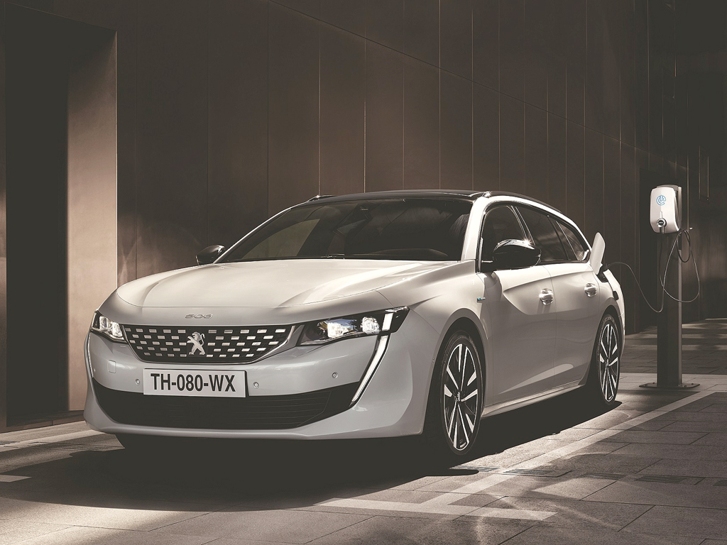 El 508 SW Hybrid completará la gama electrificada de Peugeot este otoño 