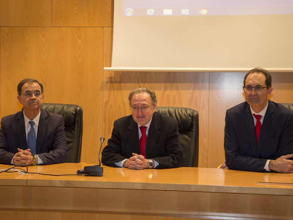 Centro Zaragoza entrega los diplomas del curso de perito en la Universidad de Zaragoza 