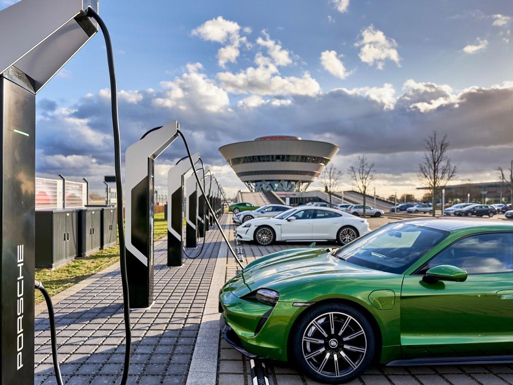 Porsche inaugura la estación de carga rápida para coches eléctricos más potente de Europa