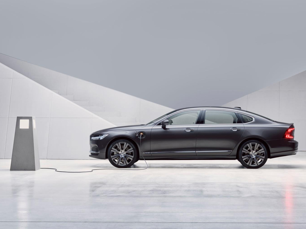 Volvo completa su oferta electrificada con los nuevos S90 y V90 