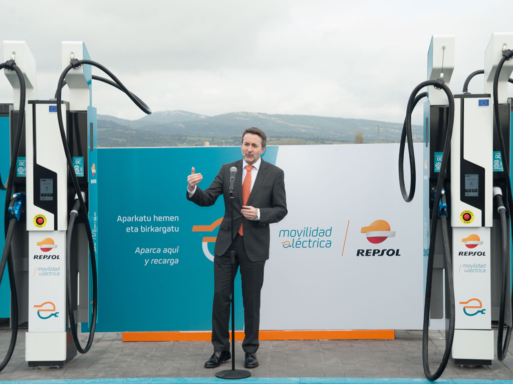 Repsol inaugura el primer punto de recarga ultra-rápida de vehículos eléctricos