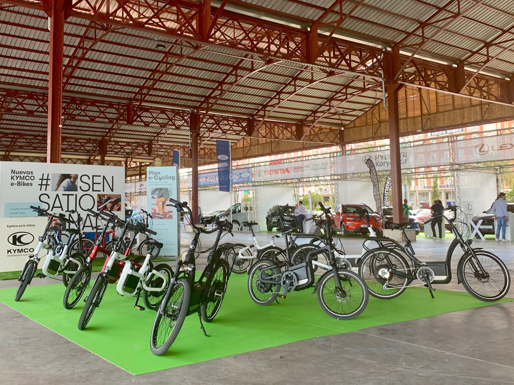La movilidad ecológica conquista a los usuarios con ferias como Ecomov, en Valencia