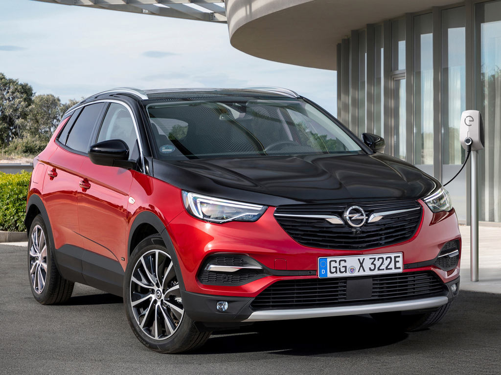 Opel presenta su primer híbrido enchufable, el SUV Grandland X Hybrid4 de 300 CV