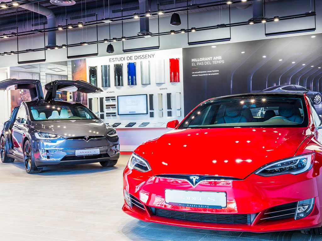 Siguen creciendo las ventas de coches eléctricos, mientras bajan las de vehículos convencionales